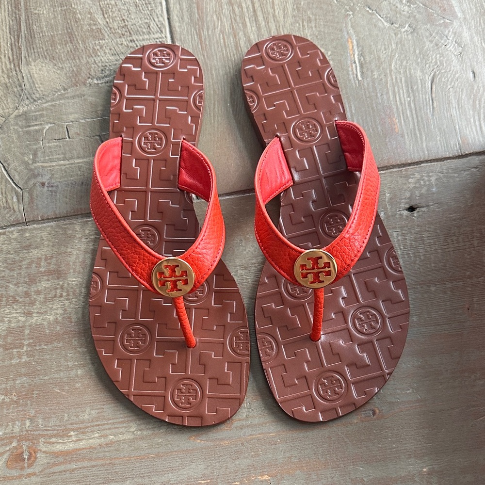 New Tory Burch Thora Orange (Samba) w/Gold Logo Flip Flops